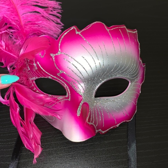 Pink feather masquerade mask - Picture 2 of 3